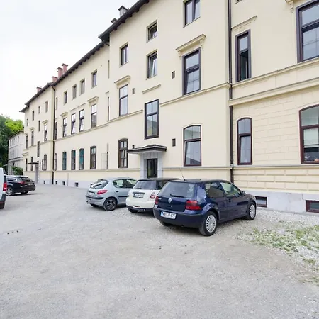 For Four With Free Parking Apartment